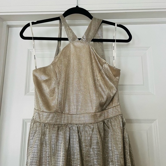 Beautiful gold maxi dress size medium - Picture 4 of 10